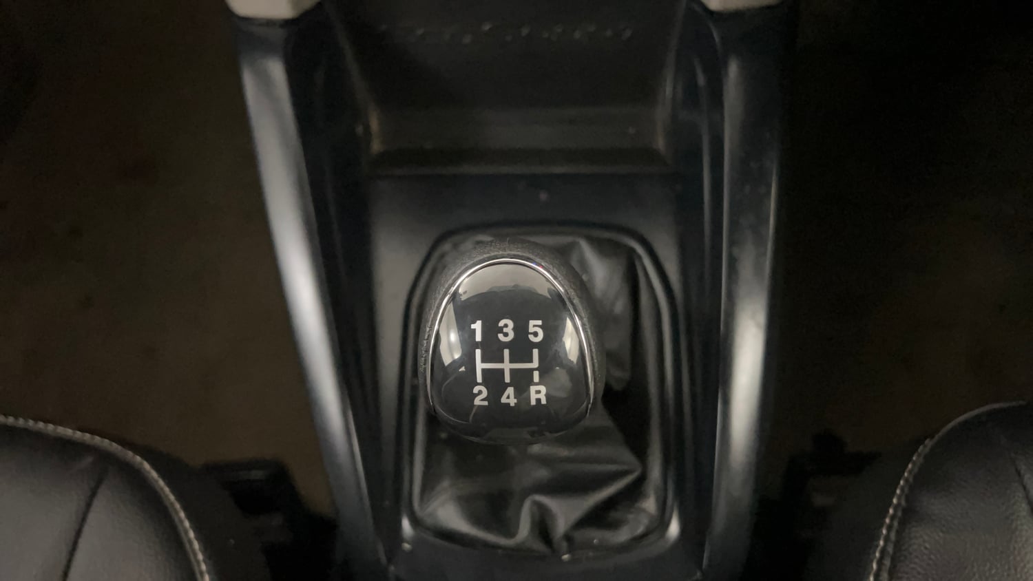 Used 2017 Ford EcoSport Trend 1.5L TDCi Diesel Manual interior GEAR  KNOB VIEW