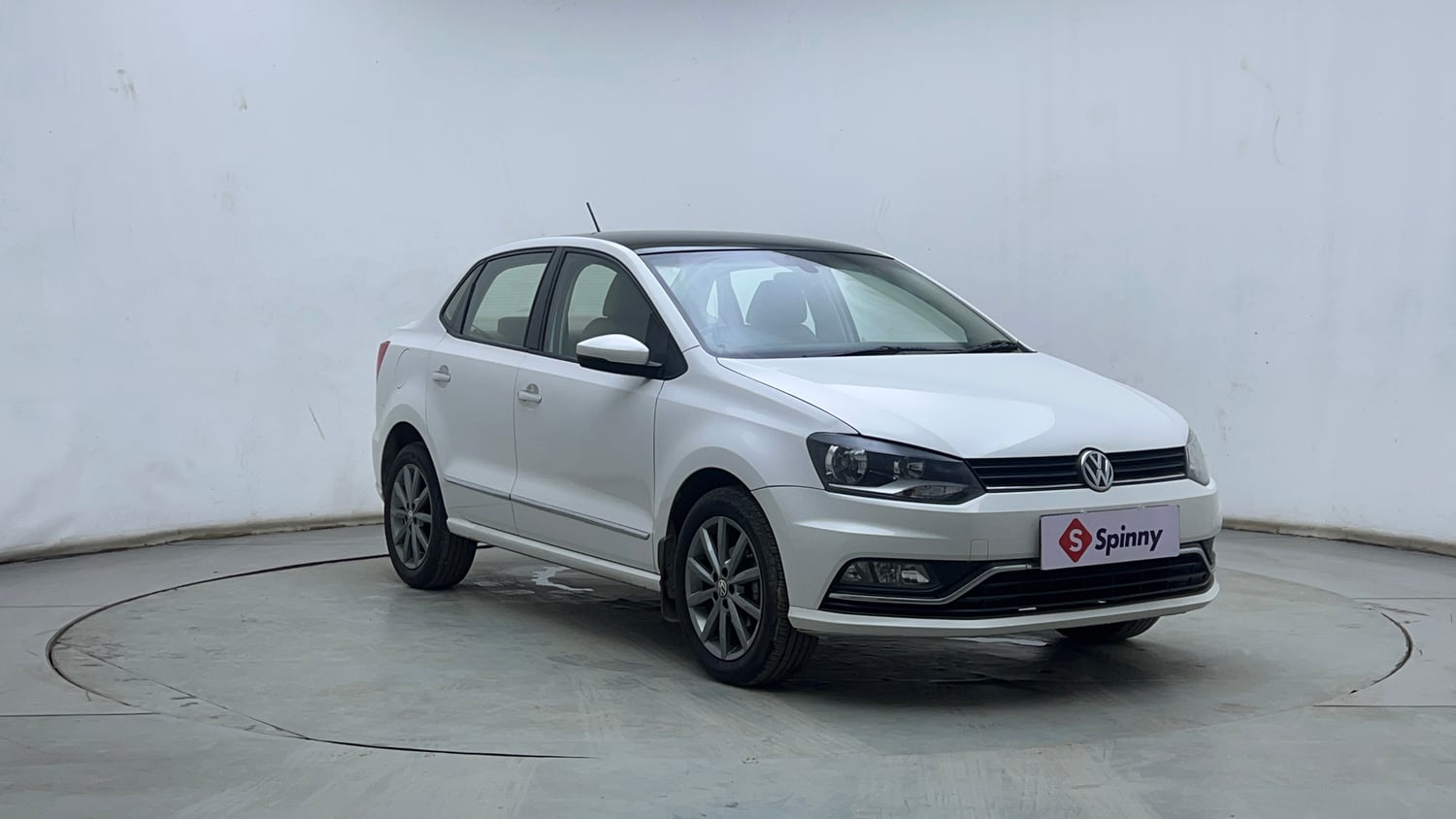 Used 2019 Volkswagen Ameo Highline1.0L (P) Petrol Manual exterior RIGHT FRONT CORNER VIEW