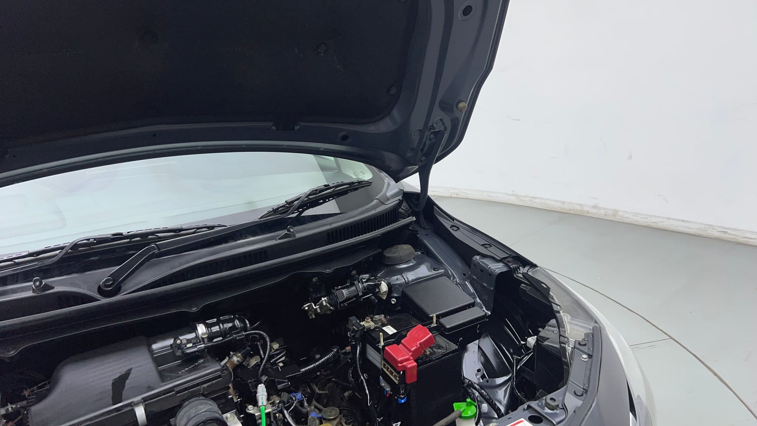 Used 2023 Maruti Suzuki Baleno Alpha MT Petrol Manual engine ENGINE LEFT SIDE HINGE & APRON VIEW