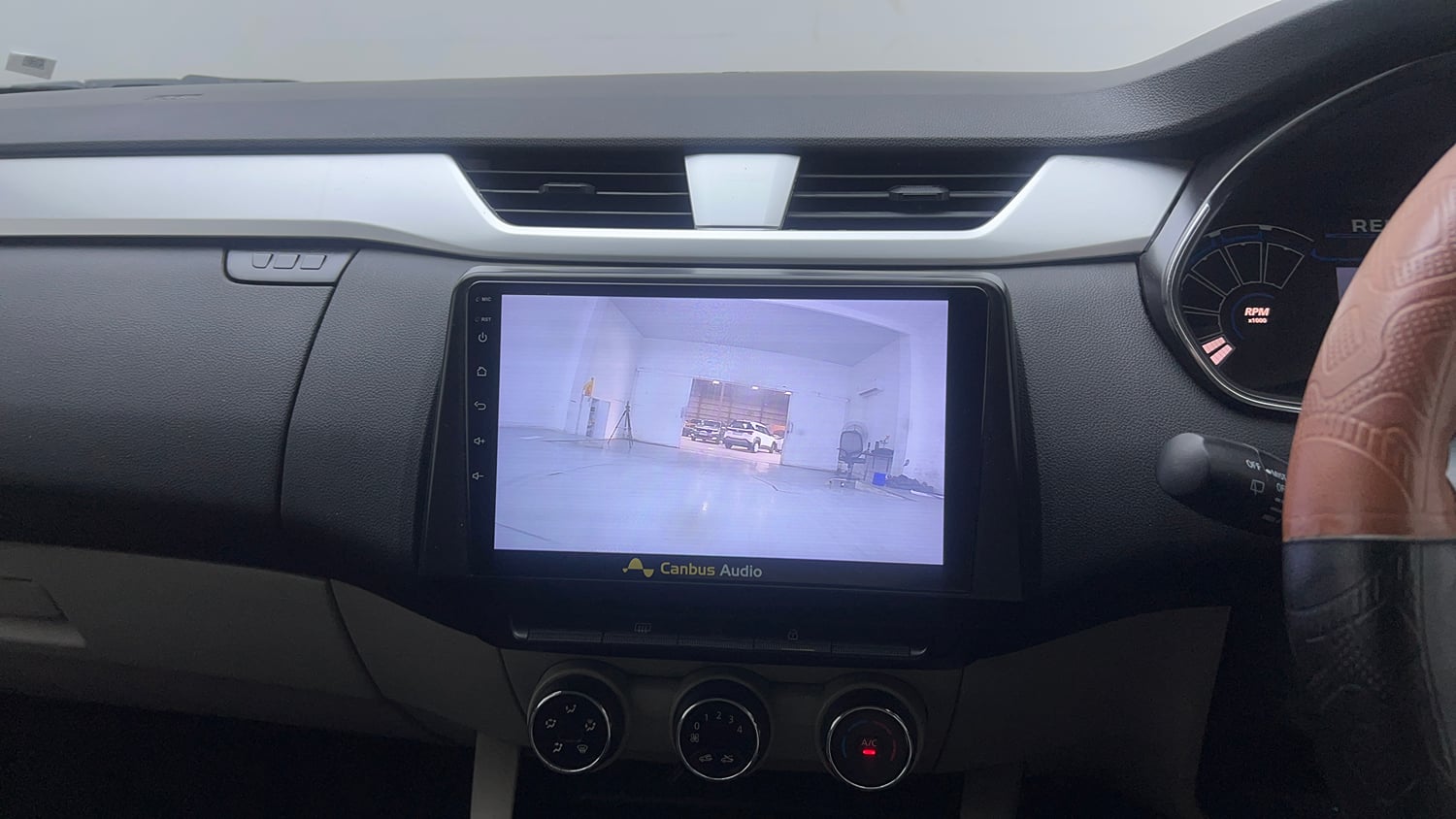 Used 2020 Renault Triber RXZ Petrol Manual top_features Rear camera