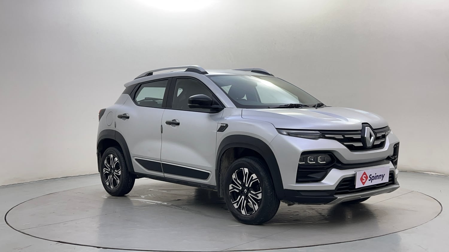 Used 2023 Renault Kiger RXZ MT Petrol Manual exterior RIGHT FRONT CORNER VIEW
