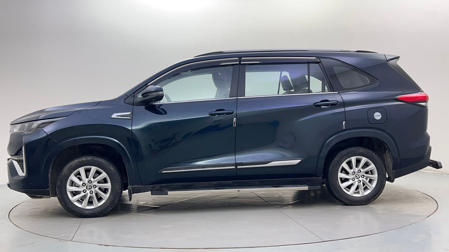 Used 2024 Toyota Innova Hycross GX (O) 7 STR Petrol Automatic exterior LEFT SIDE VIEW