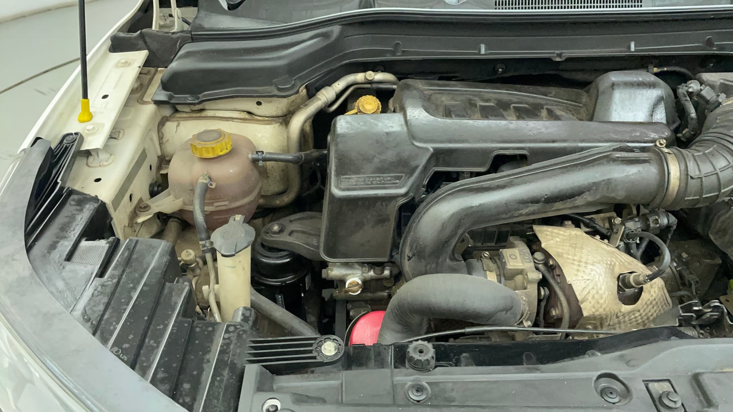 Used 2022 Mahindra XUV 300 W8 (O) 1.5 Diesel AMT Diesel Automatic engine ENGINE RIGHT SIDE VIEW