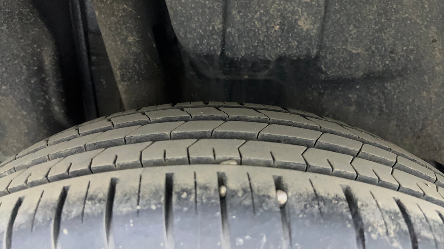 Used 2020 Maruti Suzuki Swift ZXi AMT Petrol Automatic tyres RIGHT REAR TYRE TREAD VIEW