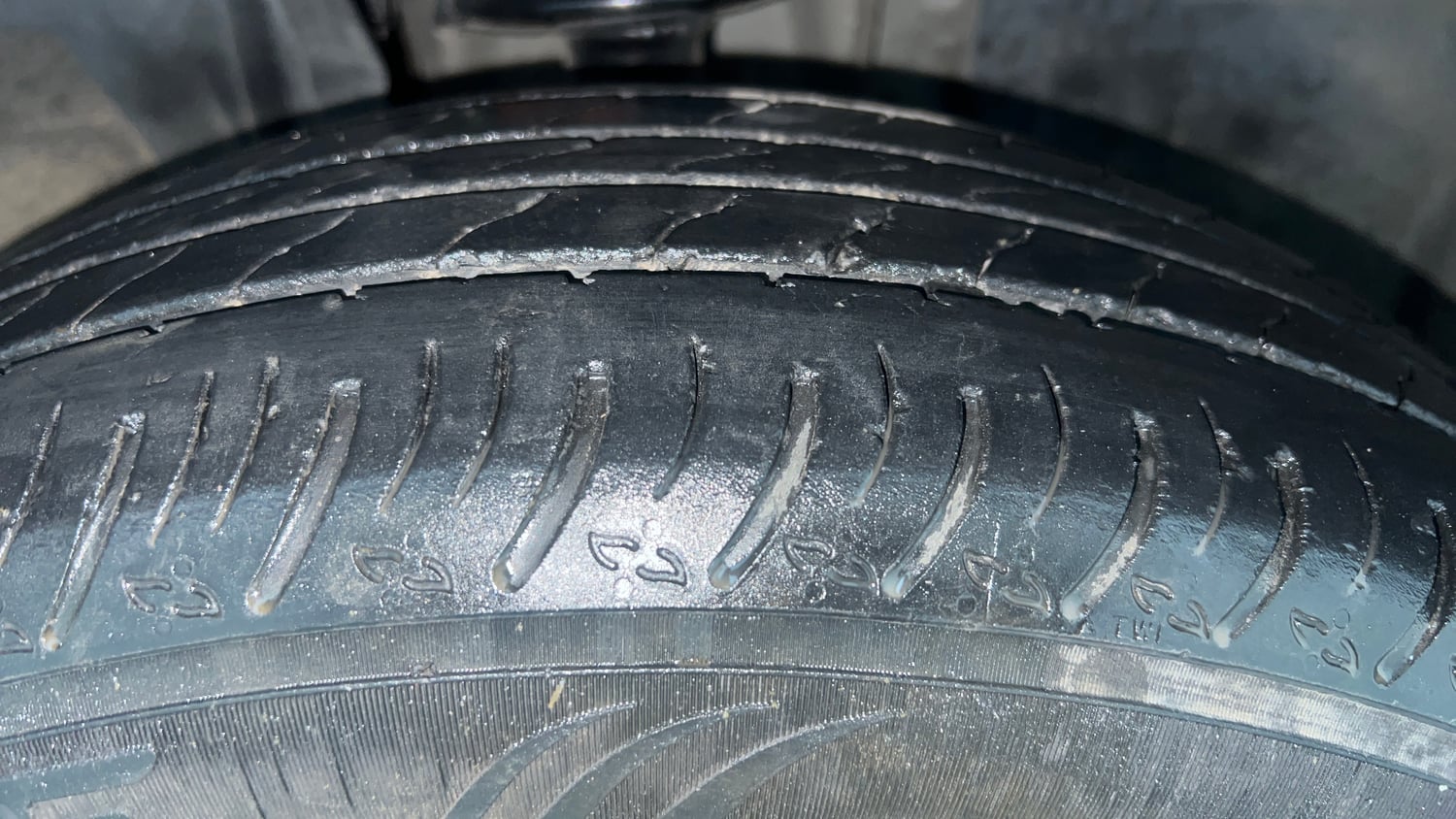 Used 2021 Nissan Magnite XV Turbo Petrol Manual tyres RIGHT FRONT TYRE TREAD VIEW