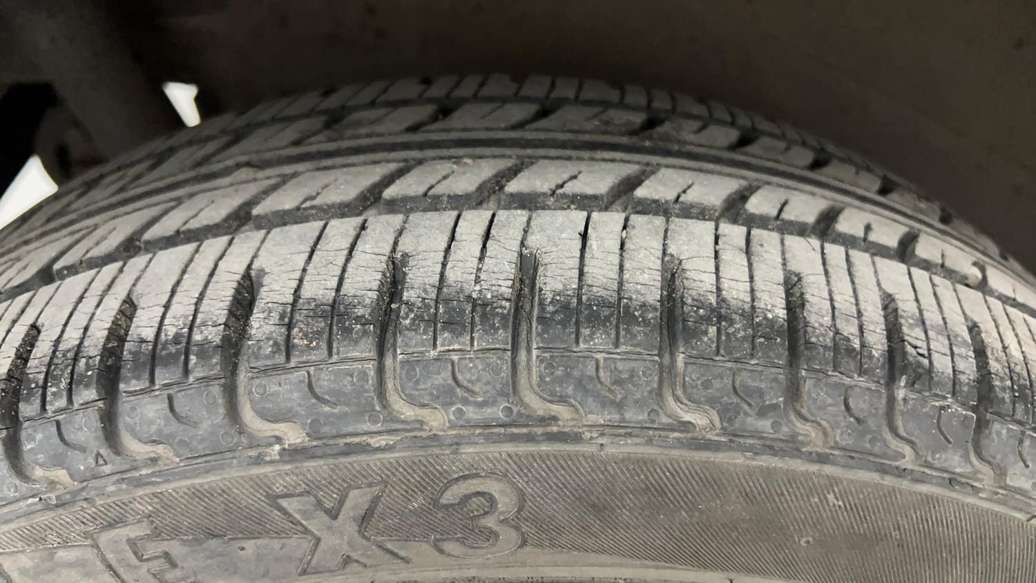 Used 2013 Maruti Suzuki Wagon R VXI Petrol Manual tyres RIGHT REAR TYRE TREAD VIEW