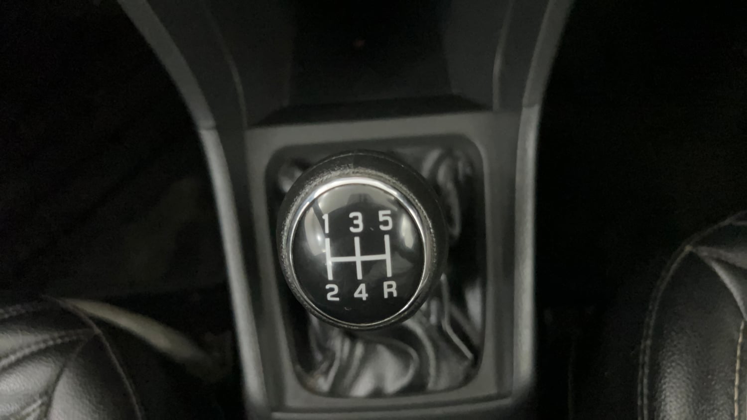 Used 2017 Maruti Suzuki Vitara Brezza [2016-2020] ZDi Plus Diesel Manual interior GEAR  KNOB VIEW
