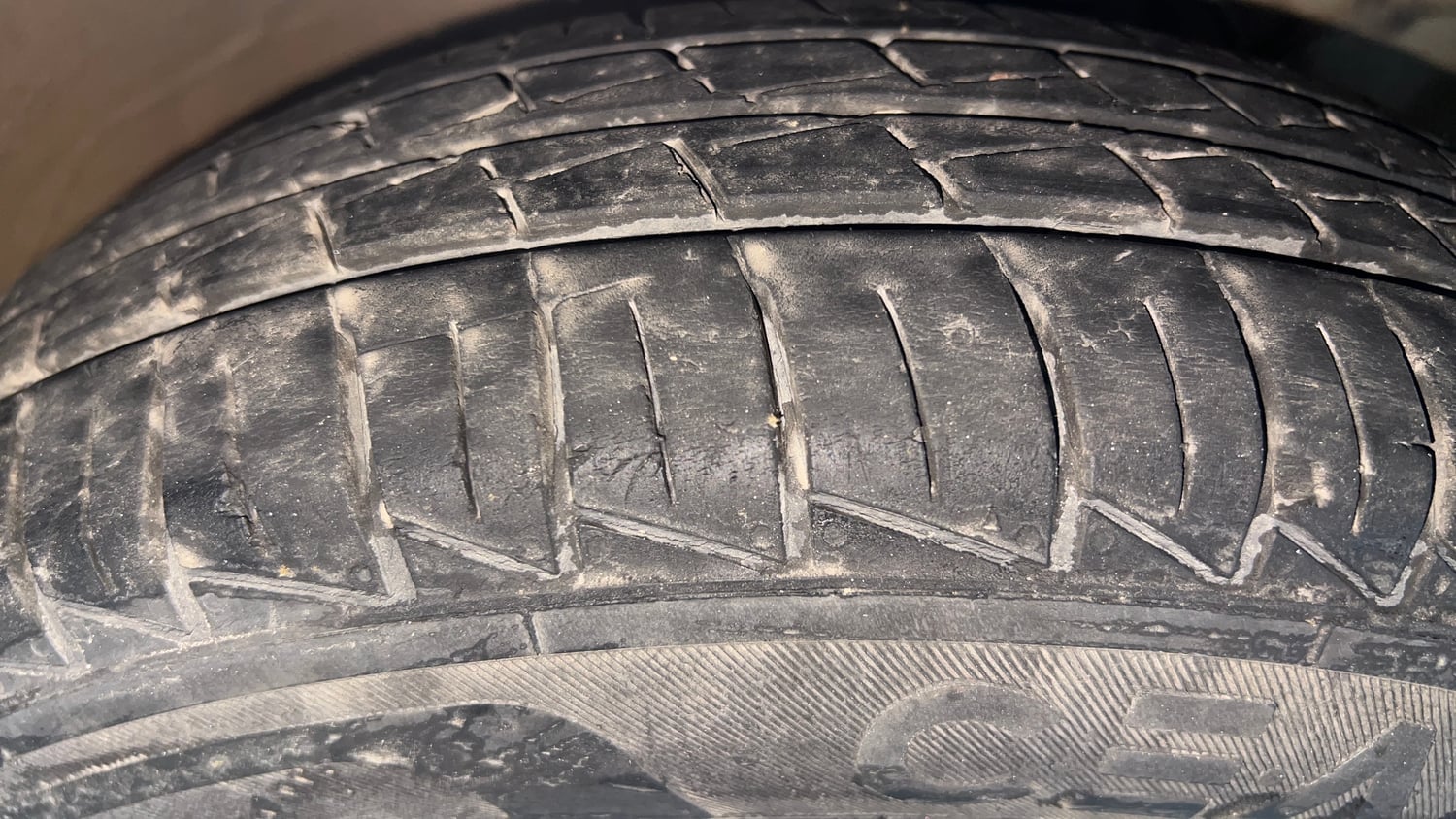 Used 2023 Maruti Suzuki Alto 800 LXi (O) CNG Cng Manual tyres RIGHT FRONT TYRE TREAD VIEW