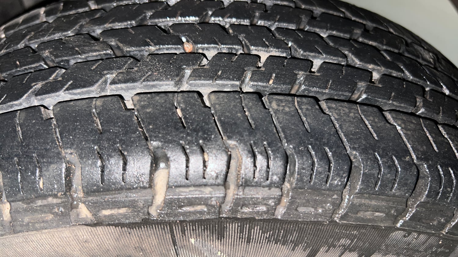 Used 2016 Maruti Suzuki Alto K10 VXi AMT Petrol Automatic tyres LEFT REAR TYRE TREAD VIEW