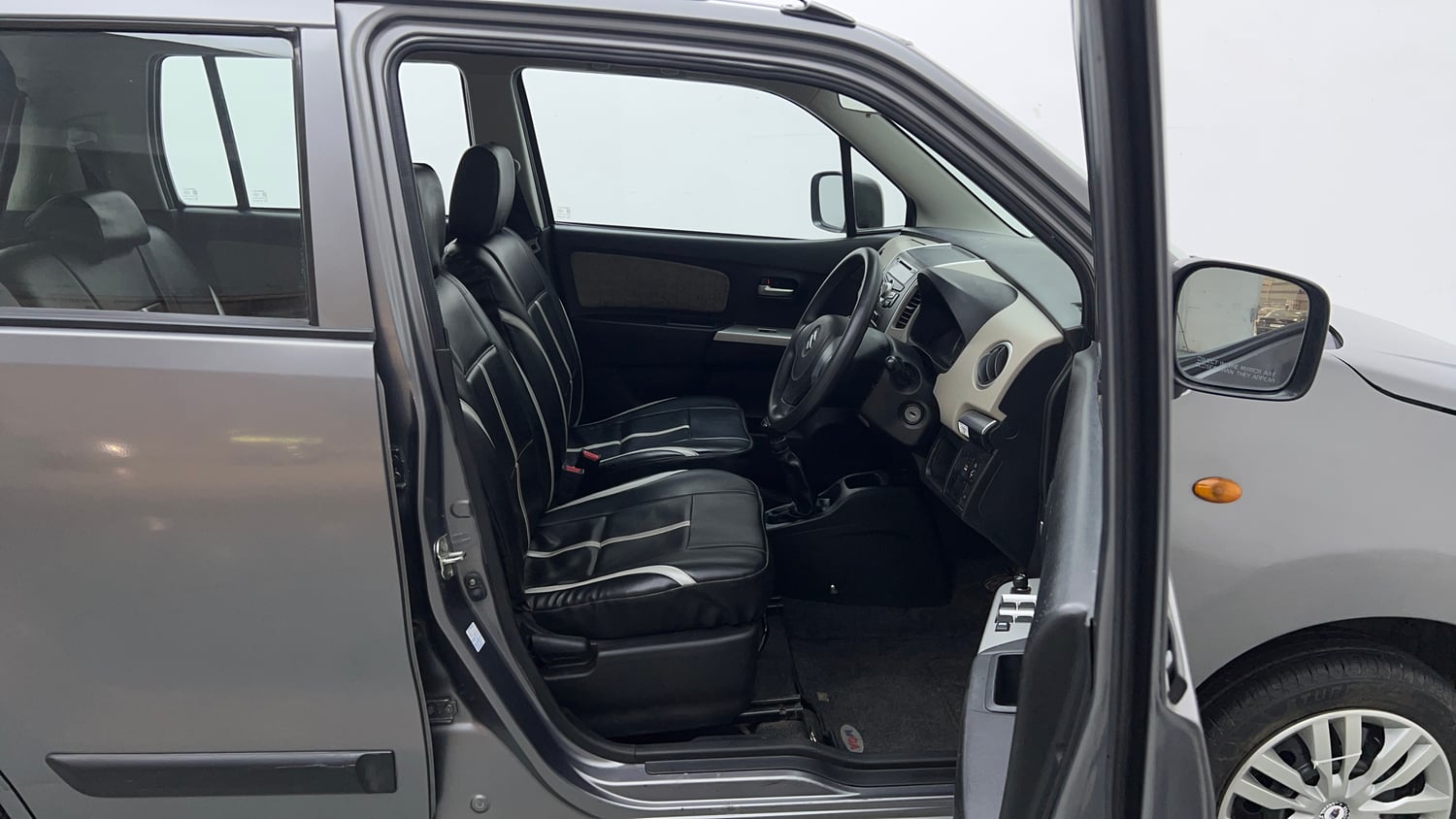 Used 2013 Maruti Suzuki Wagon R VXI Petrol Manual interior RIGHT SIDE FRONT DOOR CABIN VIEW