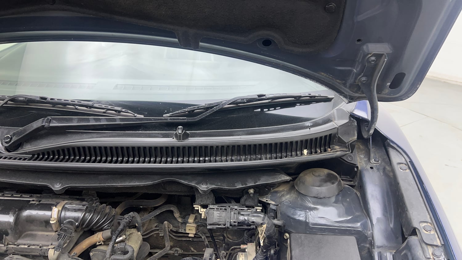 Used 2019 Maruti Suzuki Baleno Zeta Petrol Manual engine ENGINE LEFT SIDE HINGE & APRON VIEW
