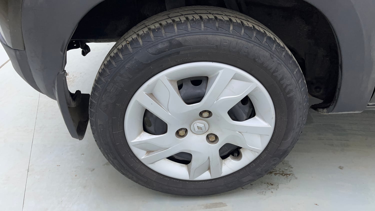 Used 2022 Renault Kwid RXT 1.0 AMT Petrol Automatic tyres RIGHT REAR TYRE RIM VIEW