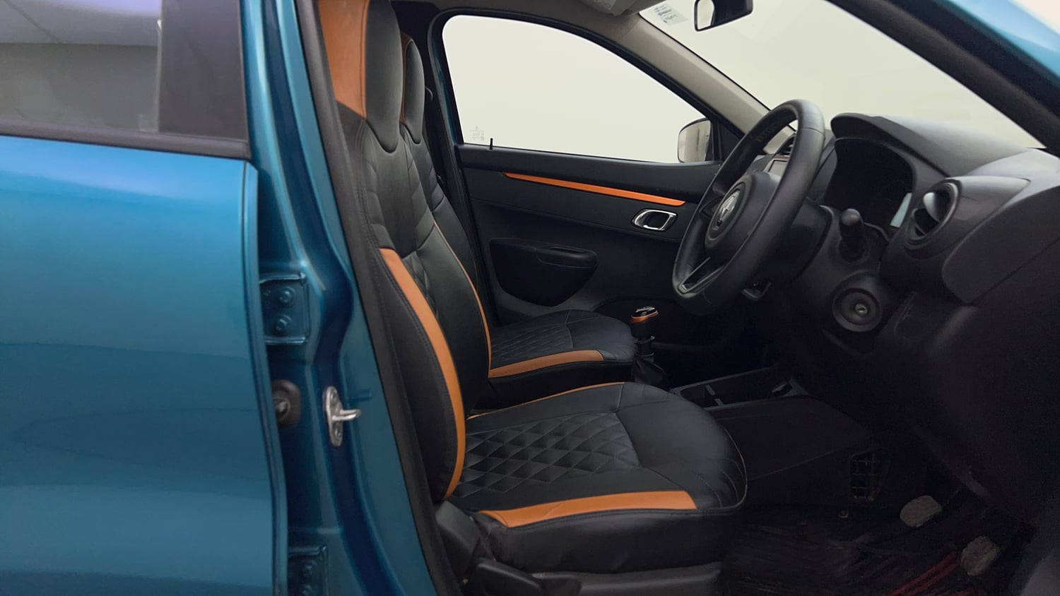 Used 2019 Renault Kwid CLIMBER 1.0 Opt Petrol Manual interior RIGHT SIDE FRONT DOOR CABIN VIEW