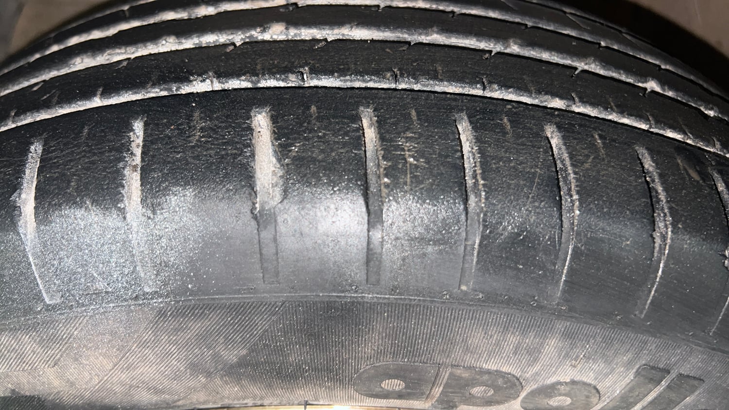Used 2020 Maruti Suzuki Swift ZXi Plus Petrol Manual tyres LEFT FRONT TYRE TREAD VIEW