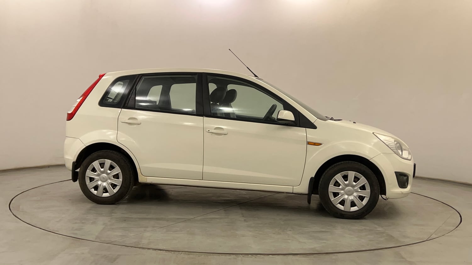 Used 2013 Ford Figo Duratorq Diesel ZXI 1.4 Diesel Manual exterior RIGHT SIDE VIEW