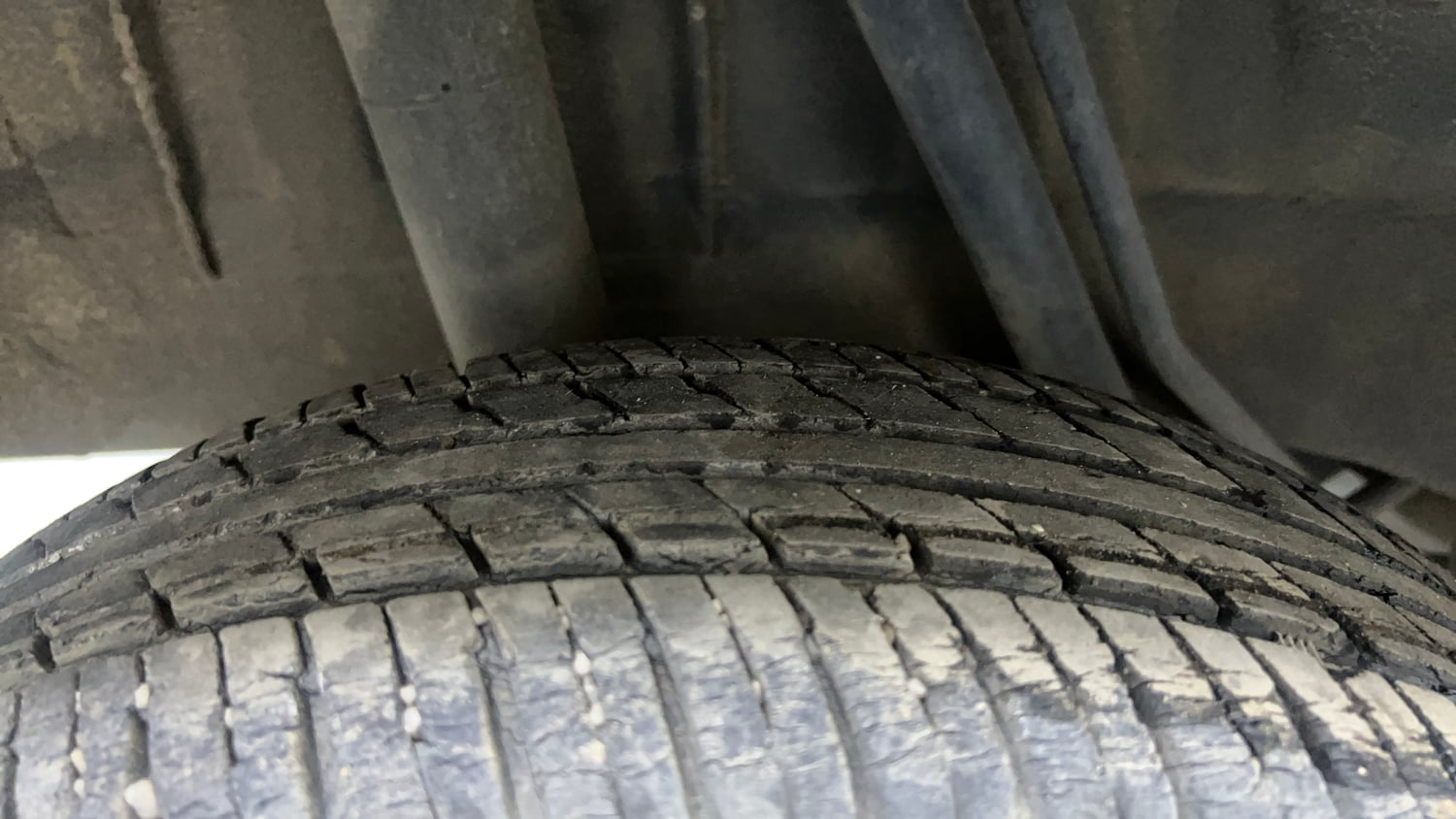 Used 2019 Renault Kwid 1.0 RXT AMT Opt Petrol Automatic tyres RIGHT REAR TYRE TREAD VIEW