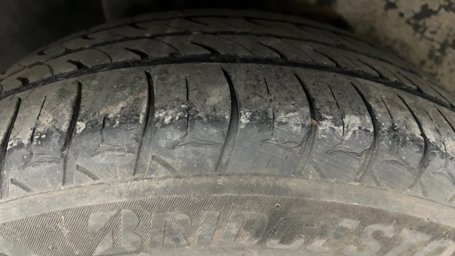 Used 2013 Ford Figo Duratorq Diesel ZXI 1.4 Diesel Manual tyres RIGHT REAR TYRE TREAD VIEW