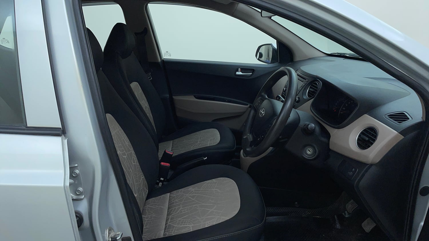 Used 2015 Hyundai Grand i10 Sportz 1.2 Kappa VTVT Petrol Manual interior RIGHT SIDE FRONT DOOR CABIN VIEW