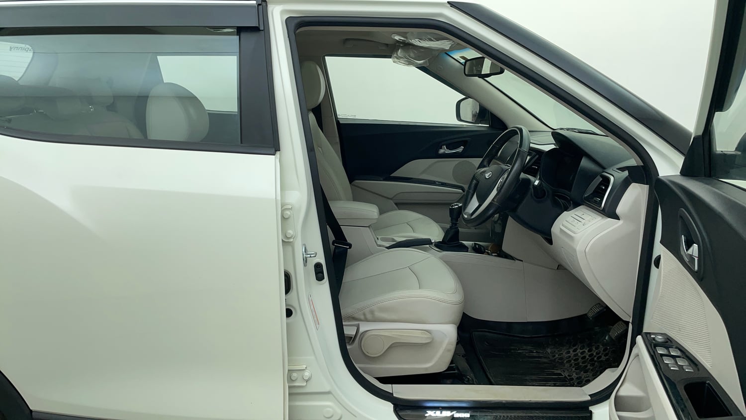 Used 2021 Mahindra XUV 300 W8 (O) 1.2 Petrol Petrol Manual interior RIGHT SIDE FRONT DOOR CABIN VIEW