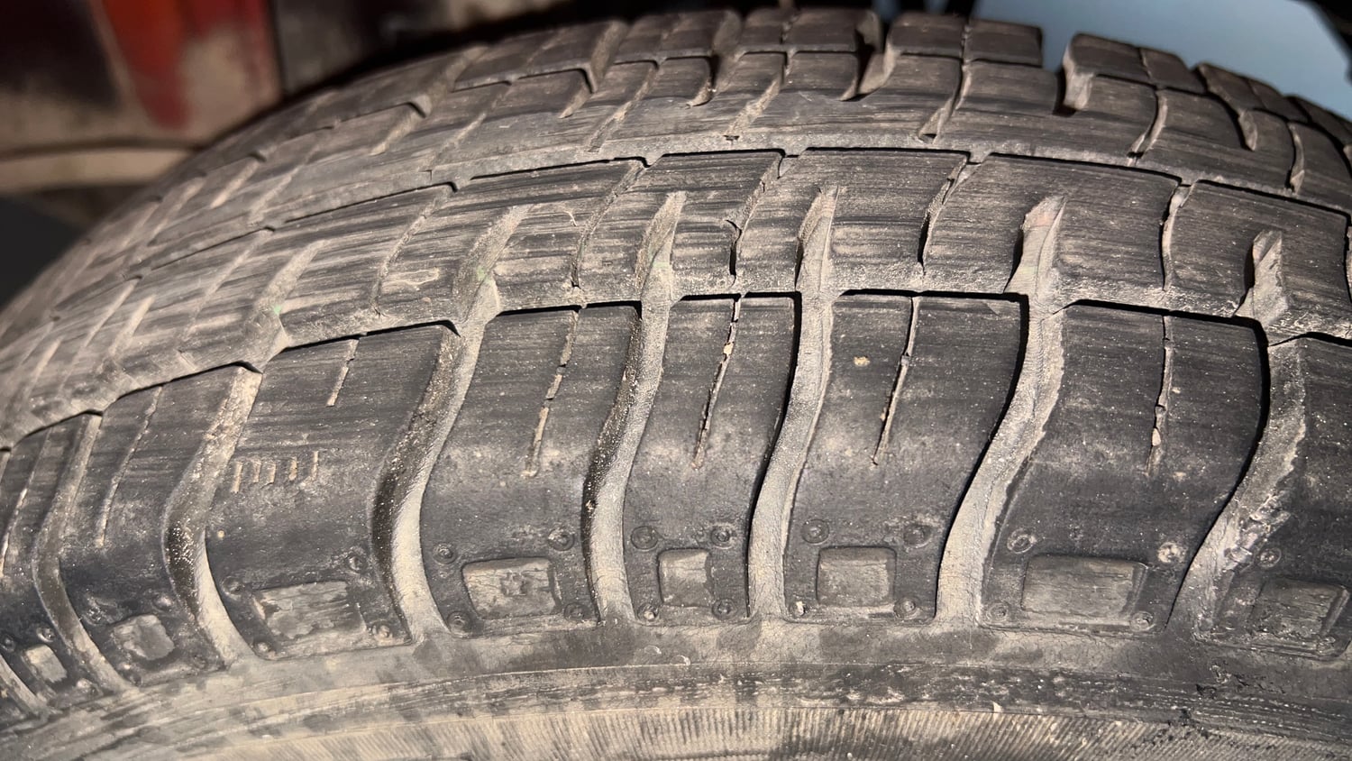 Used 2013 Maruti Suzuki Alto 800 Lxi Petrol Manual tyres LEFT REAR TYRE TREAD VIEW