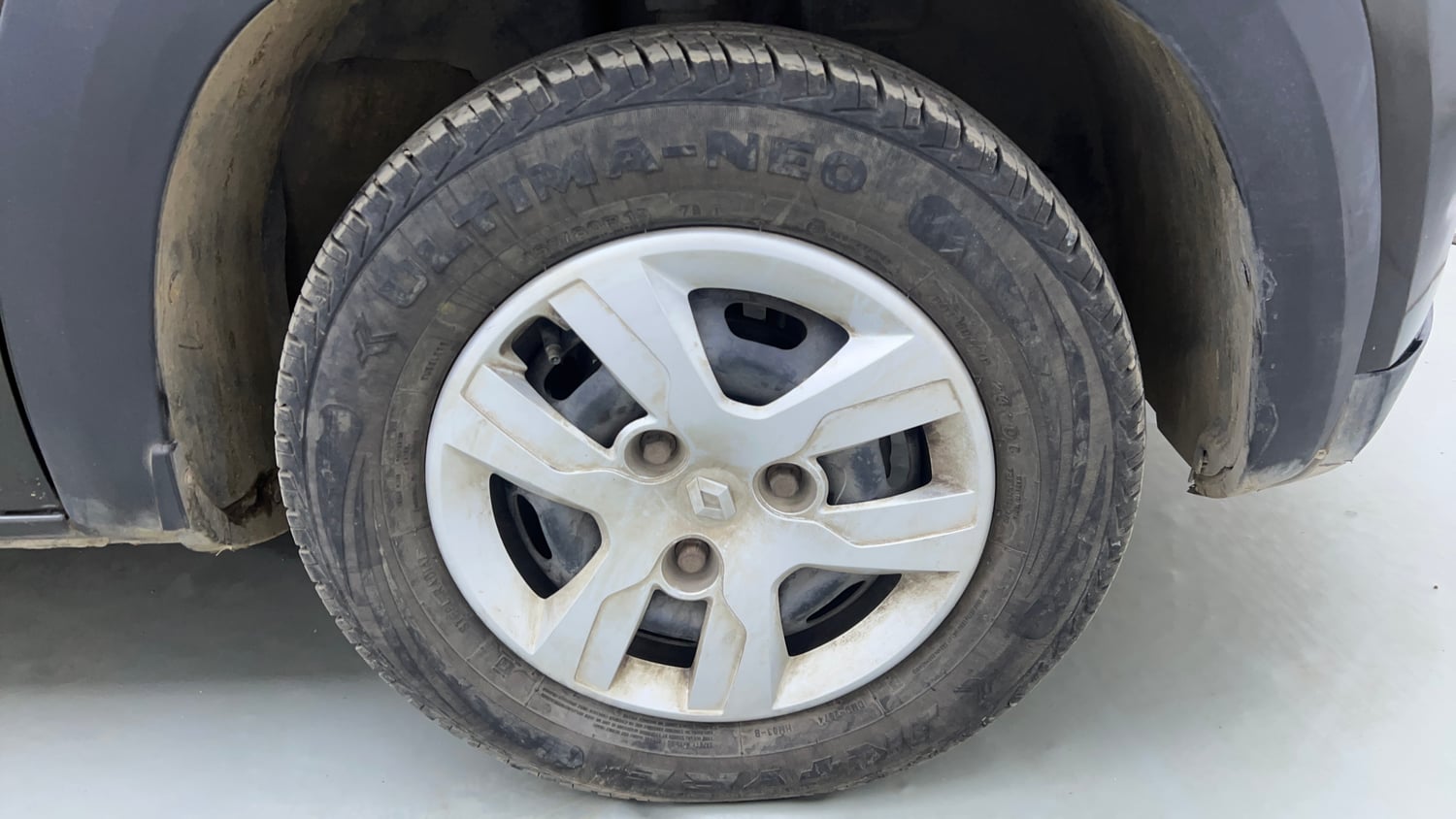 Used 2019 Renault Kwid 1.0 RXT AMT Opt Petrol Automatic tyres RIGHT FRONT TYRE RIM VIEW