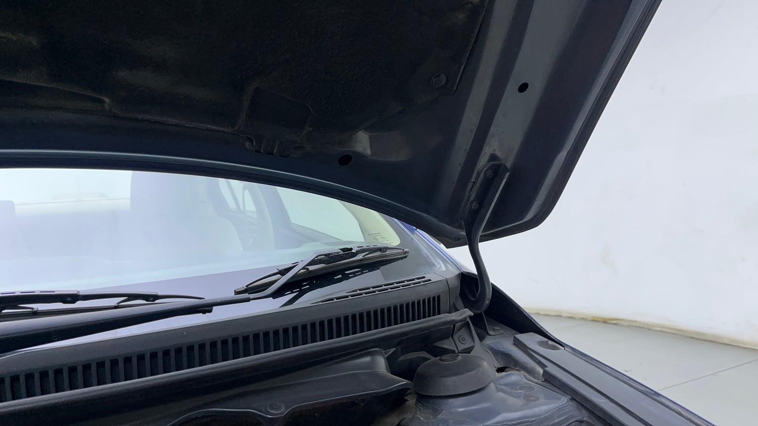 Used 2018 Maruti Suzuki Ciaz Zeta Hybrid 1.5 AT Petrol Automatic engine ENGINE LEFT SIDE HINGE & APRON VIEW