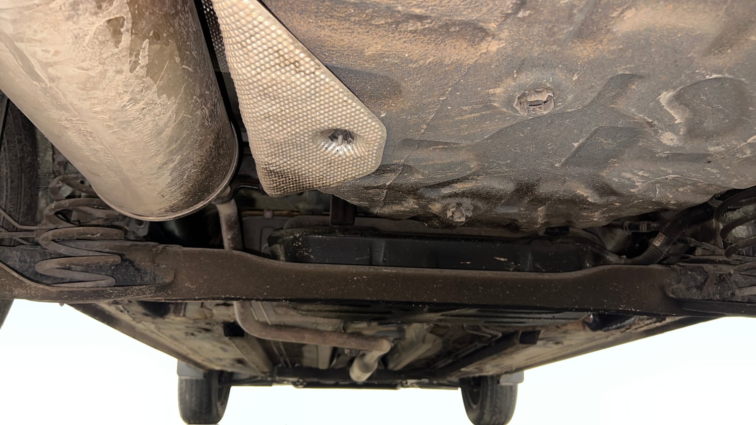 Used 2025 Renault Kiger RXL Petrol Manual extra REAR UNDERBODY VIEW (TAKEN FROM REAR)