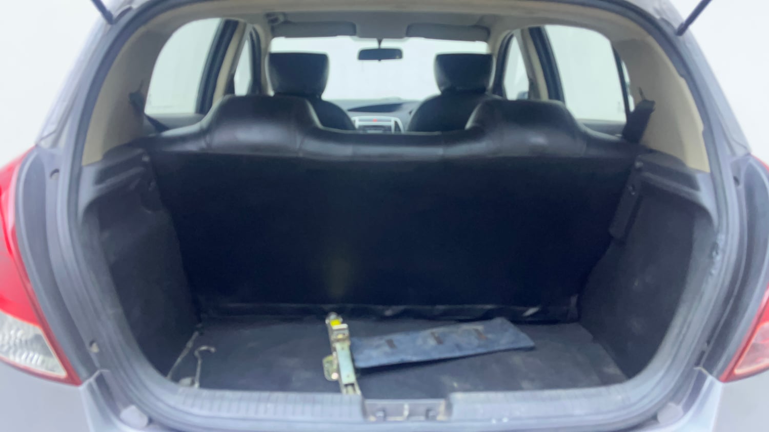 Used 2014 Hyundai i20 Magna 1.2 Petrol Manual interior DICKY INSIDE VIEW
