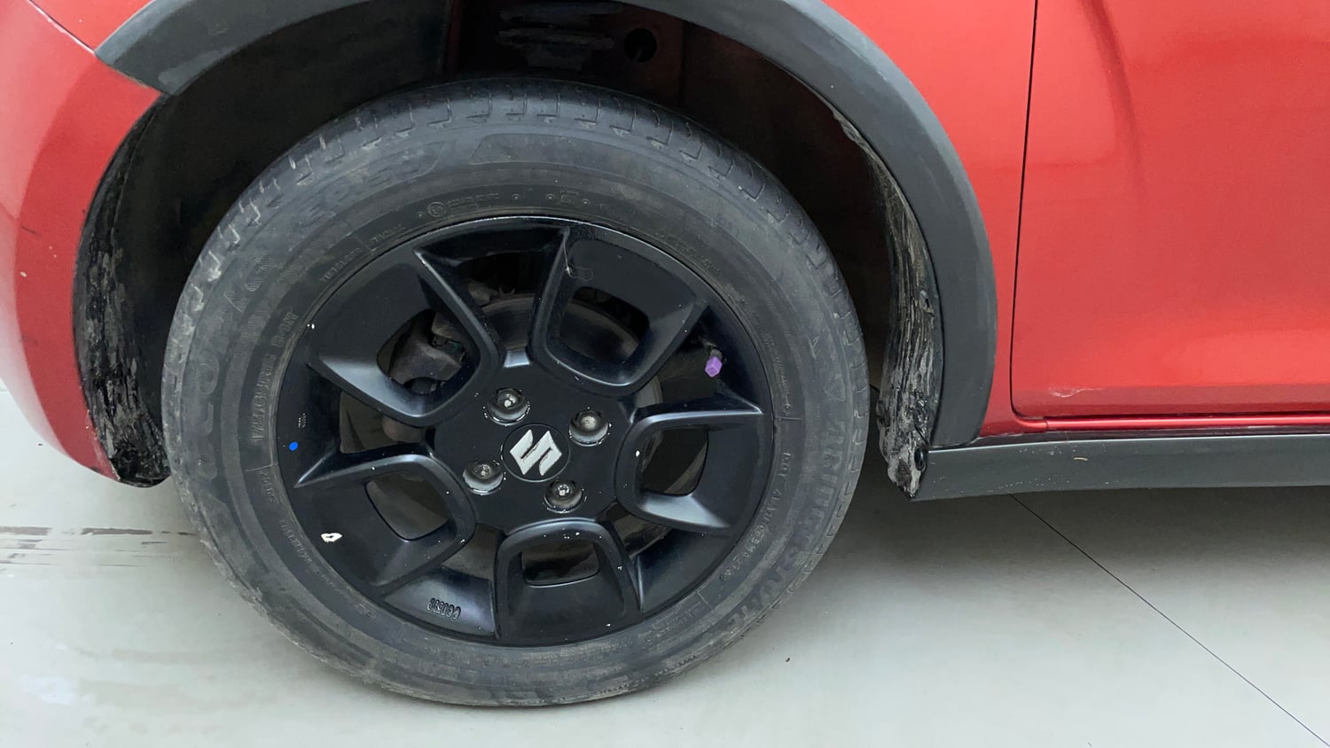 Used 2017 Maruti Suzuki Ignis Zeta 1.2 AMT Petrol Automatic tyres LEFT FRONT TYRE RIM VIEW