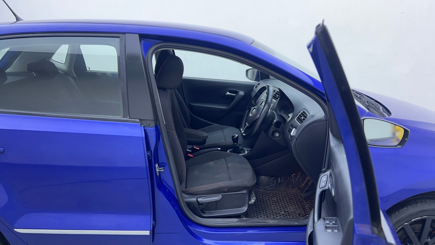 Used 2019 Volkswagen Polo Highline Plus 1.0 (P) 16 Alloy Petrol Manual interior RIGHT SIDE FRONT DOOR CABIN VIEW