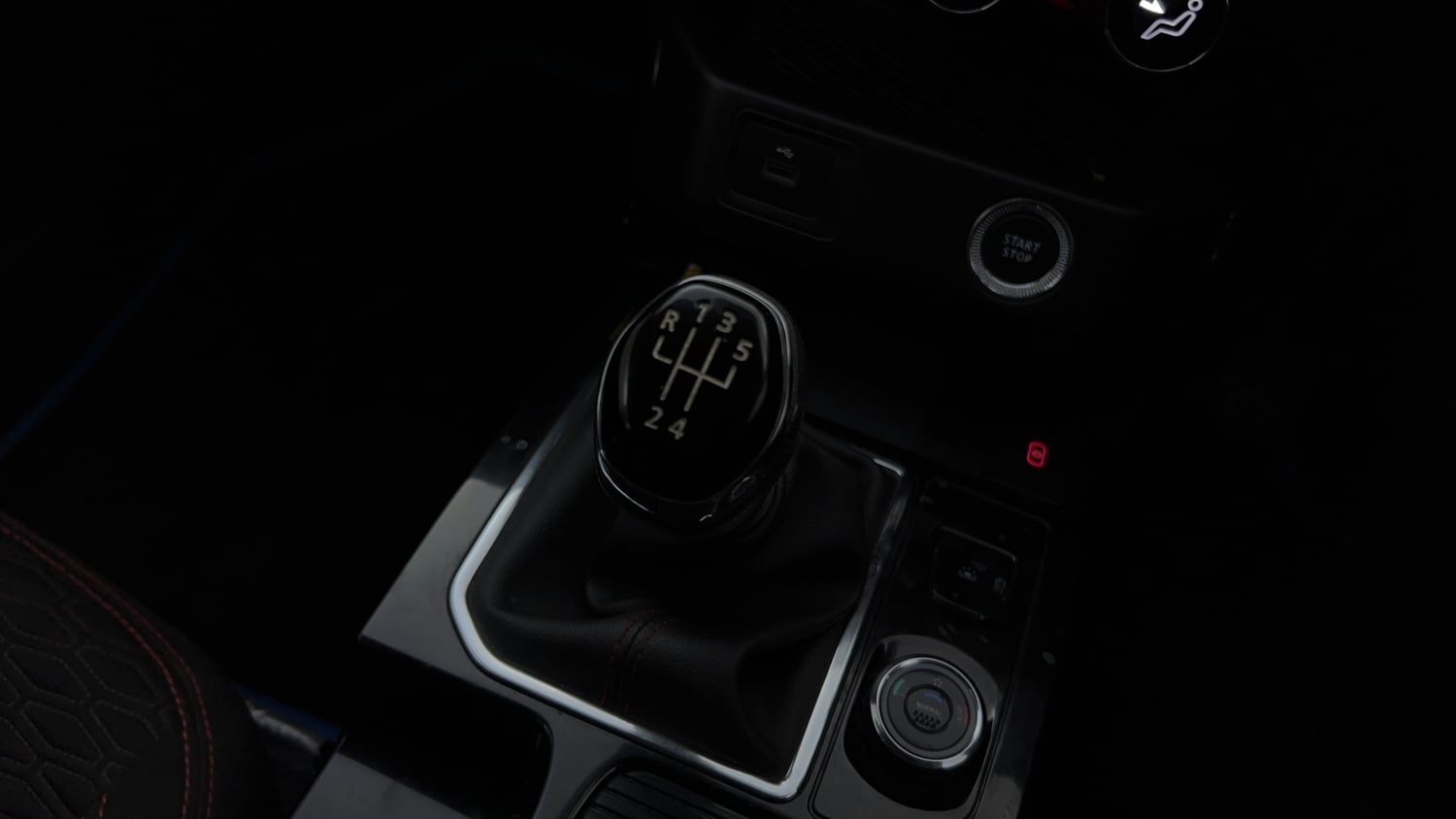 Used 2023 Renault Kiger RXZ MT Petrol Manual interior GEAR  KNOB VIEW