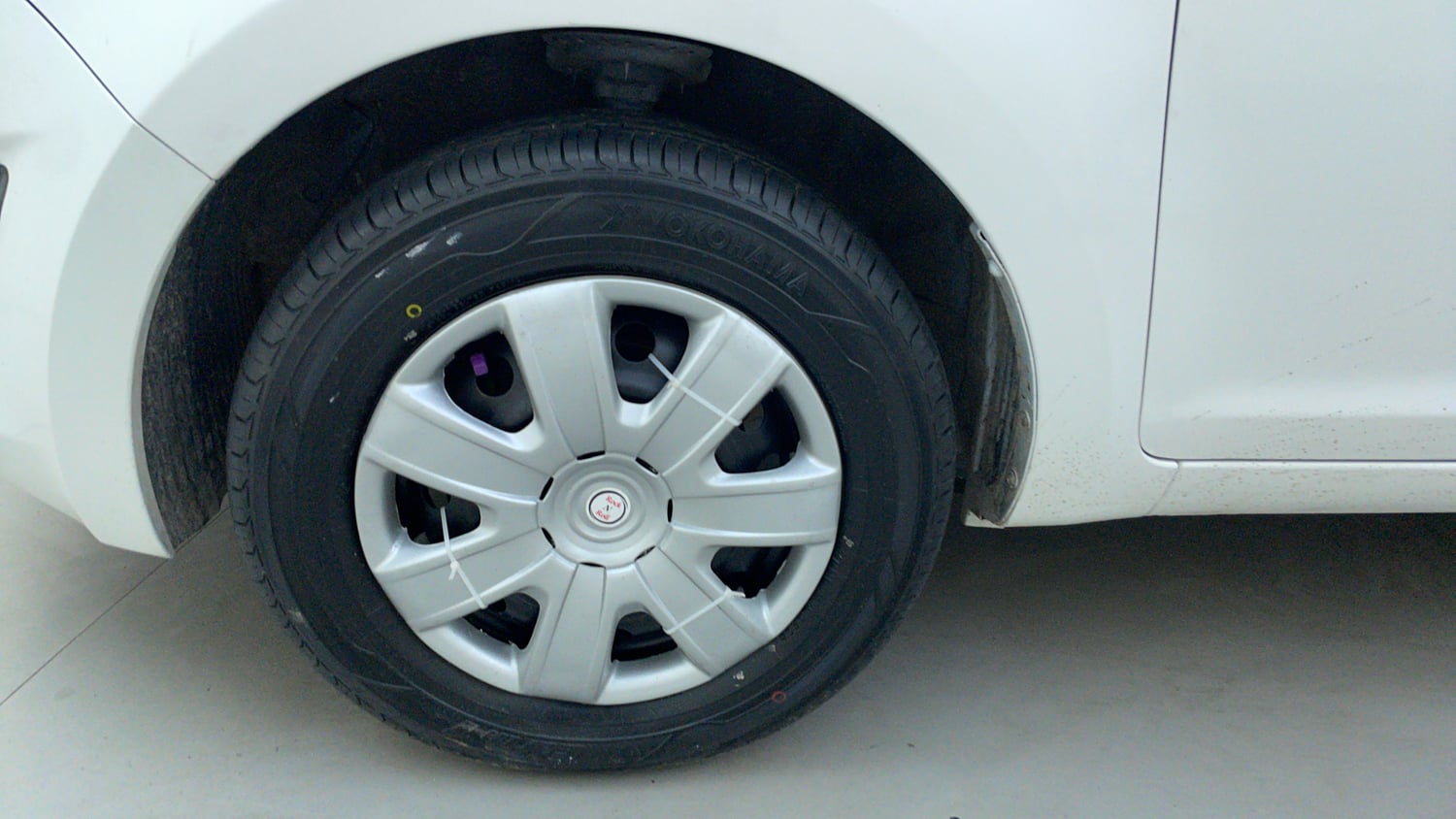 Used 2013 Hyundai i20 Magna (O) 1.2 Petrol Manual tyres LEFT FRONT TYRE RIM VIEW