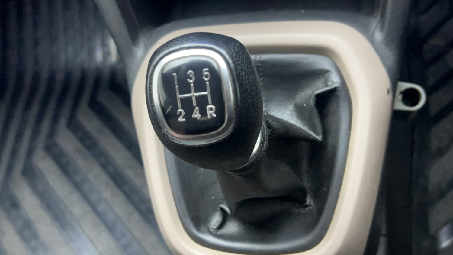 Used 2013 Hyundai Grand i10 Sportz 1.2 Kappa VTVT Petrol Manual interior GEAR  KNOB VIEW