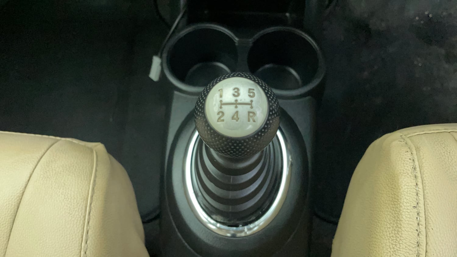Used 2014 Honda Amaze 1.2 S i-VTEC Petrol Manual interior GEAR  KNOB VIEW