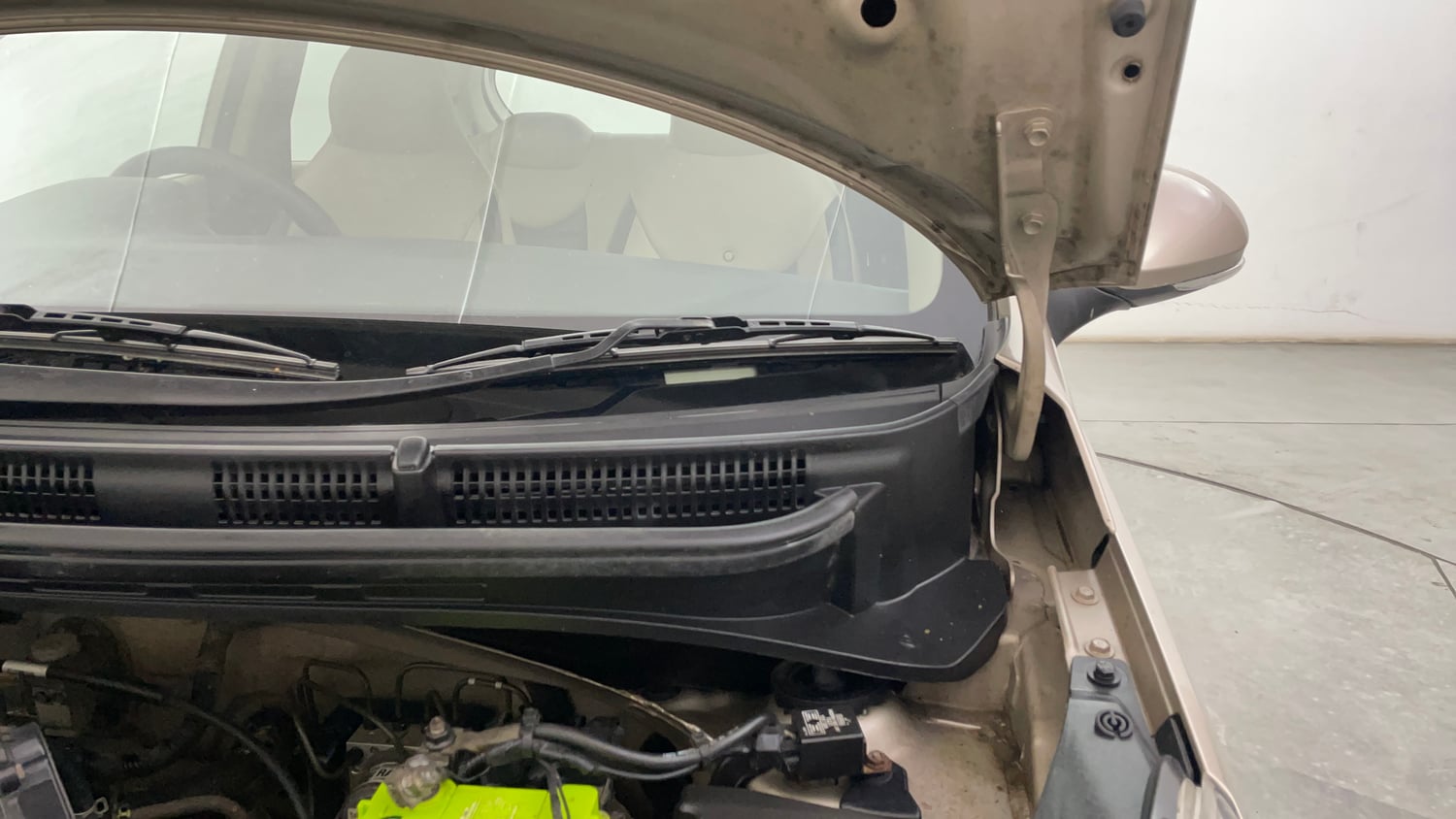 Used 2022 Hyundai Santro Sportz Petrol Manual engine ENGINE LEFT SIDE HINGE & APRON VIEW
