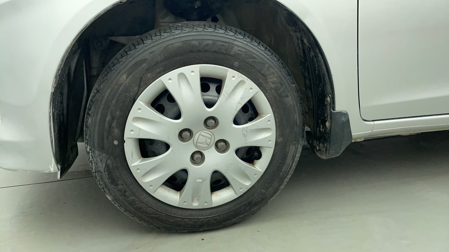 Used 2014 Honda Amaze 1.2 S i-VTEC Petrol Manual tyres LEFT FRONT TYRE RIM VIEW