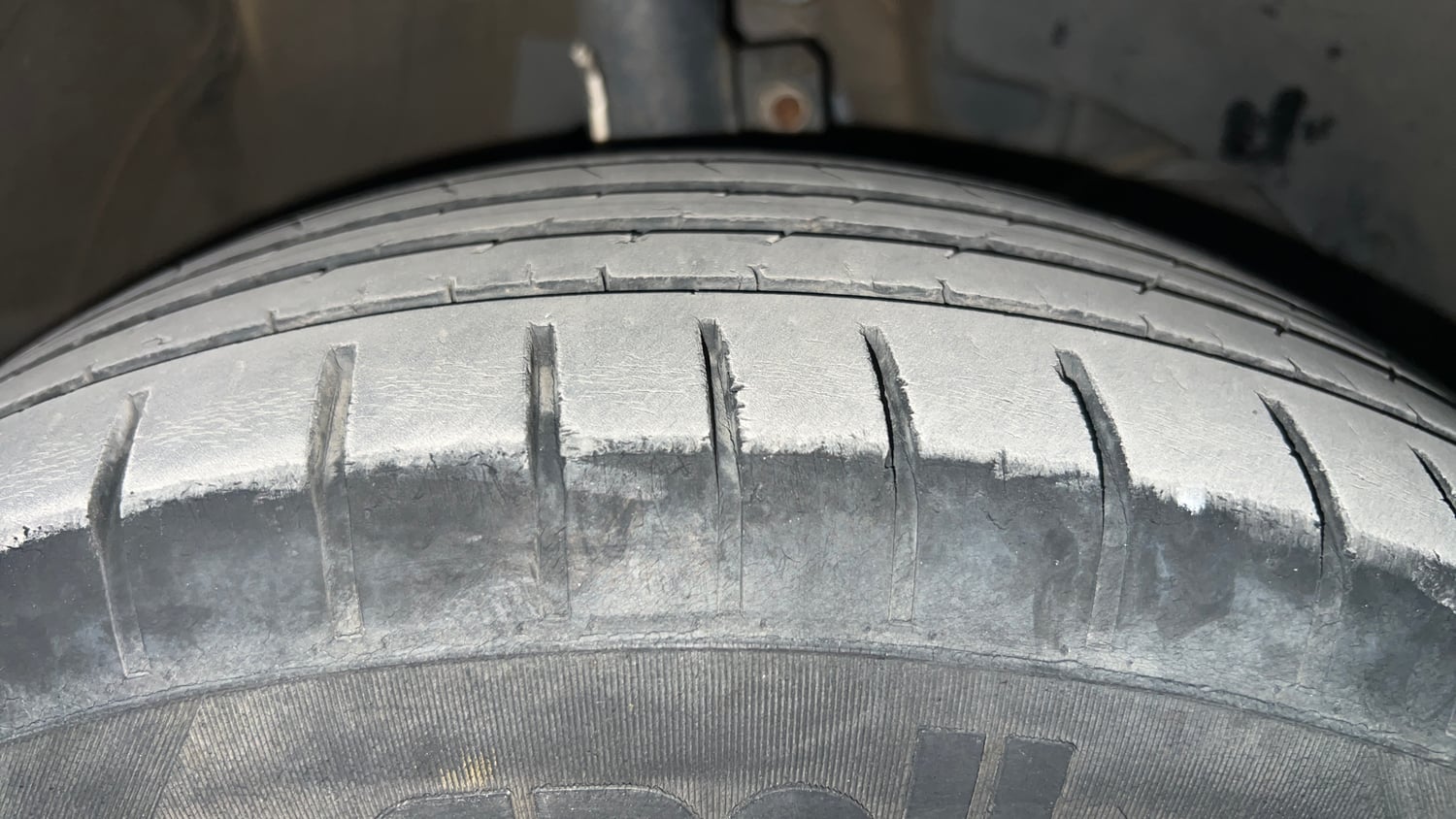 Used 2018 Maruti Suzuki Swift ZXi AMT Petrol Automatic tyres RIGHT FRONT TYRE TREAD VIEW
