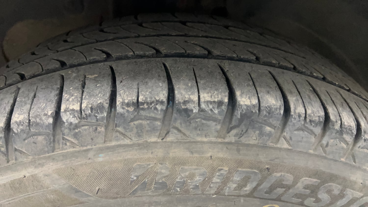 Used 2013 Ford Figo Duratorq Diesel ZXI 1.4 Diesel Manual tyres LEFT FRONT TYRE TREAD VIEW