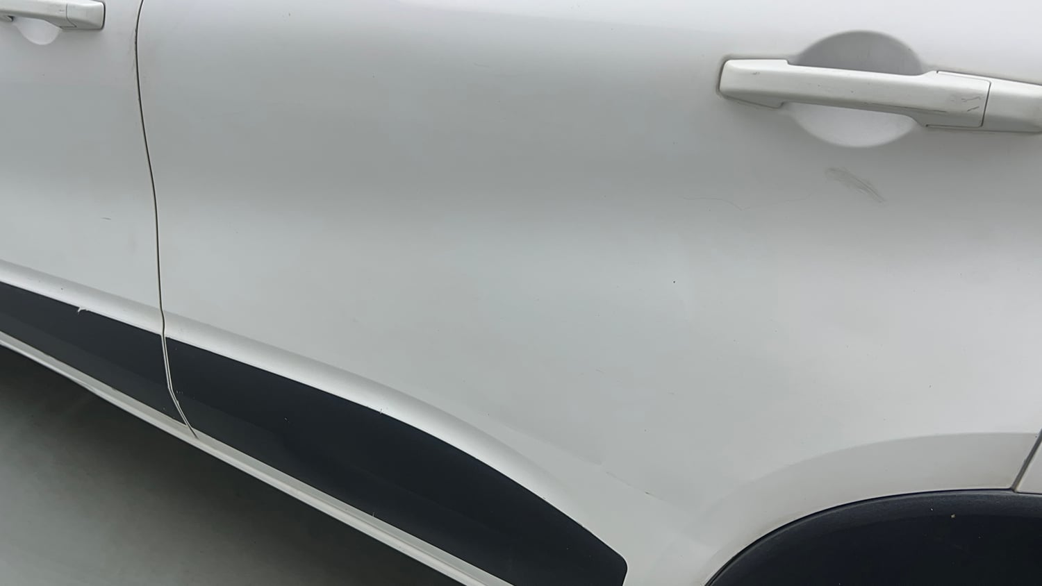 Used 2020 Renault Triber RXZ Petrol Manual dents MINOR DENT