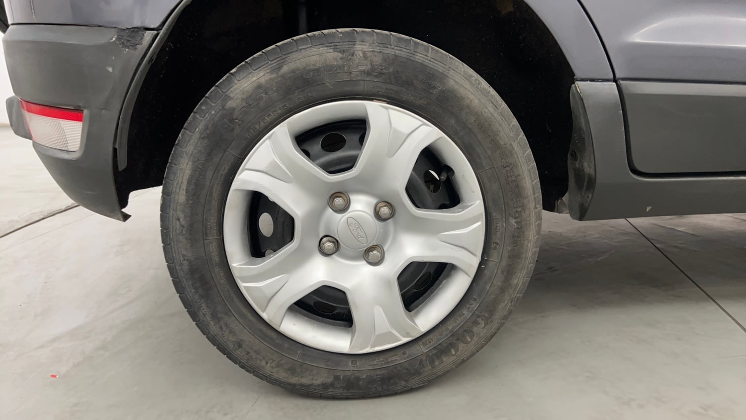 Used 2017 Ford EcoSport Trend 1.5L TDCi Diesel Manual tyres RIGHT REAR TYRE RIM VIEW