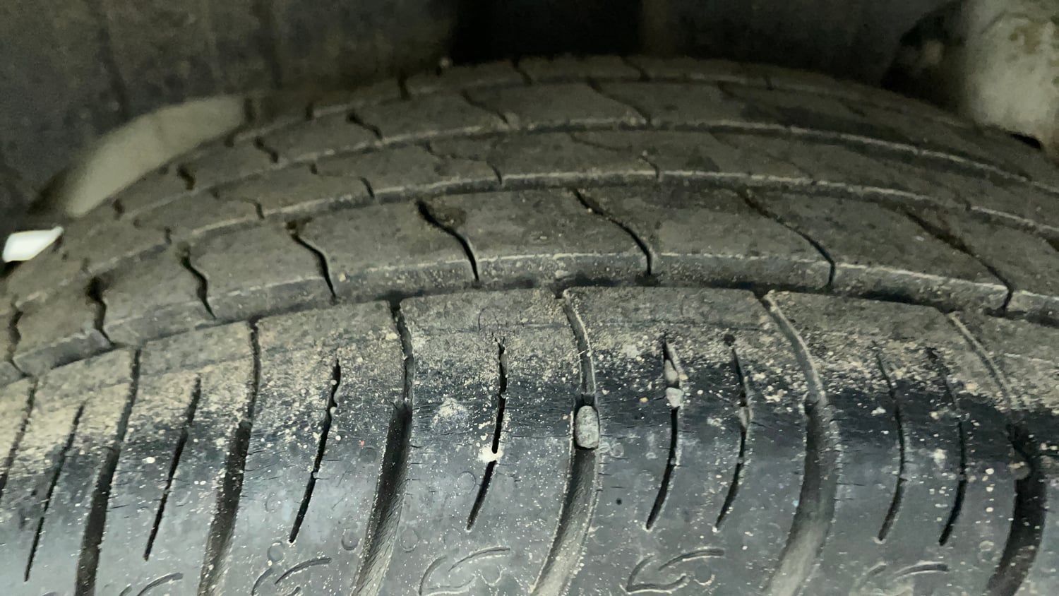 Used 2021 Mahindra XUV 300 W8 (O) 1.2 Petrol Petrol Manual tyres RIGHT REAR TYRE TREAD VIEW