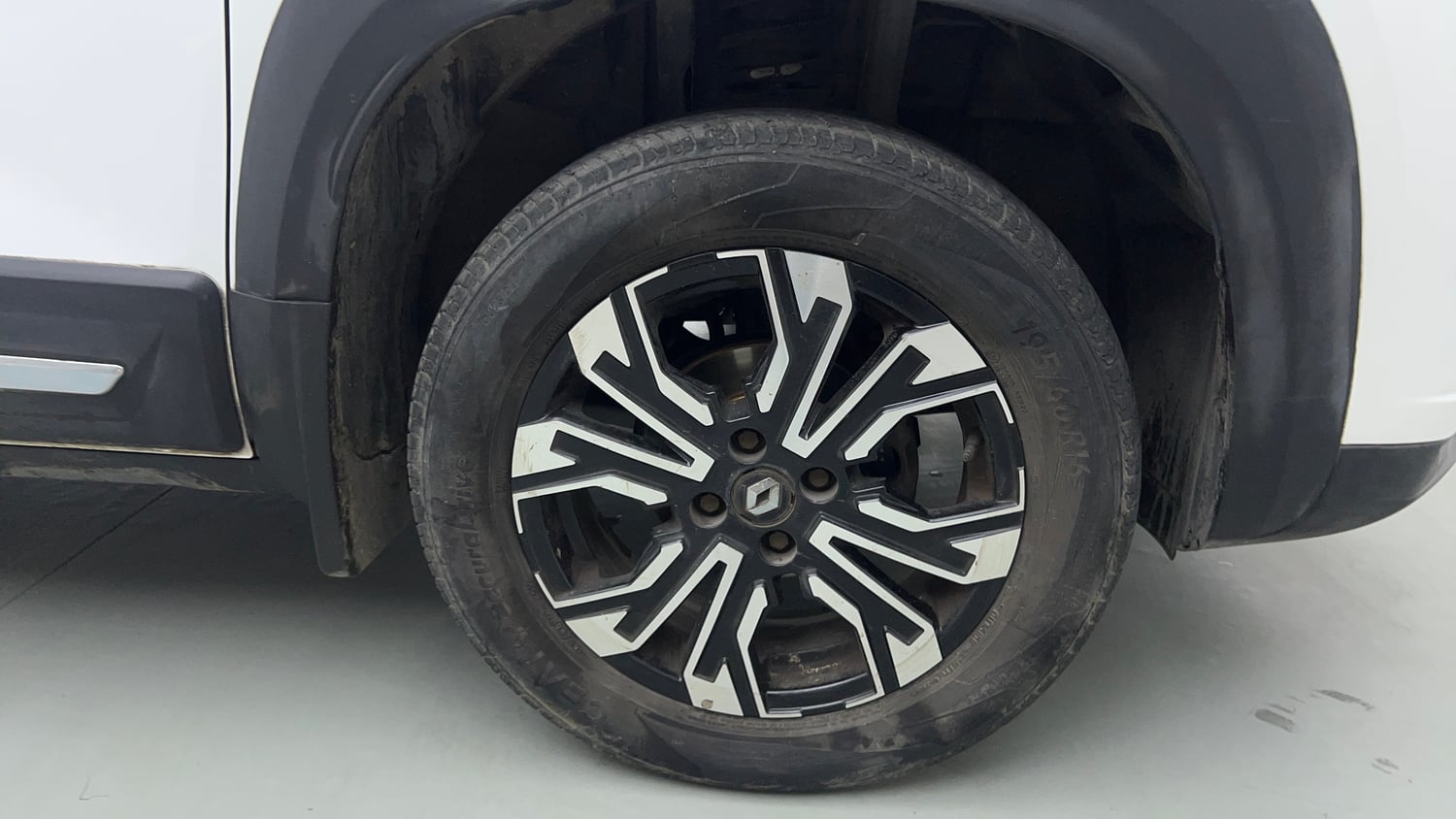 Used 2021 Renault Kiger RXZ Turbo CVT Petrol Automatic tyres RIGHT FRONT TYRE RIM VIEW