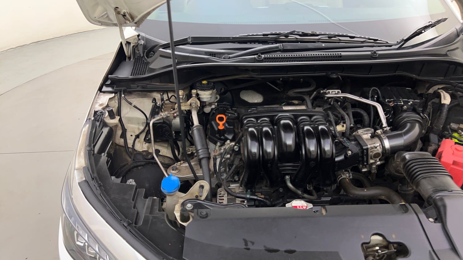 Used 2021 Honda City ZX CVT Petrol Petrol Automatic engine ENGINE RIGHT SIDE HINGE & APRON VIEW