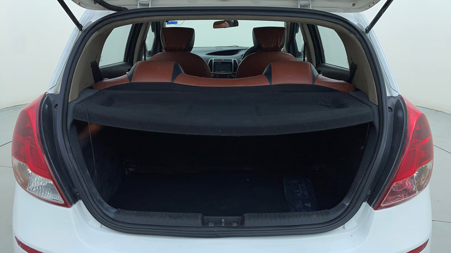 Used 2013 Hyundai i20 Magna (O) 1.2 Petrol Manual interior DICKY INSIDE VIEW