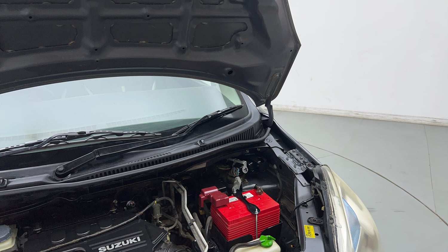 Used 2013 Maruti Suzuki Wagon R VXI Petrol Manual engine ENGINE LEFT SIDE HINGE & APRON VIEW