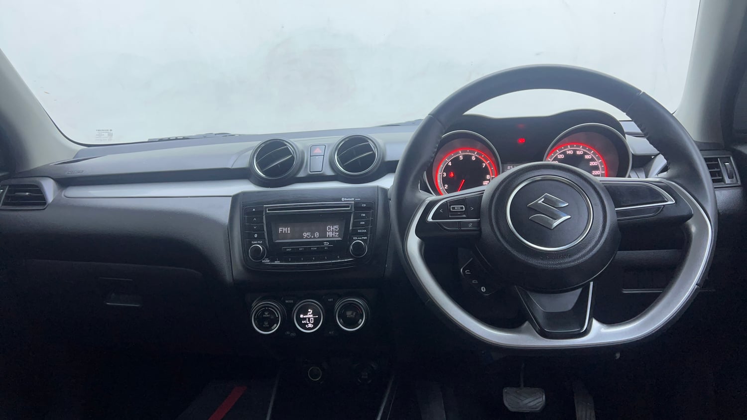 Used 2020 Maruti Suzuki Swift ZXi AMT Petrol Automatic interior DASHBOARD VIEW