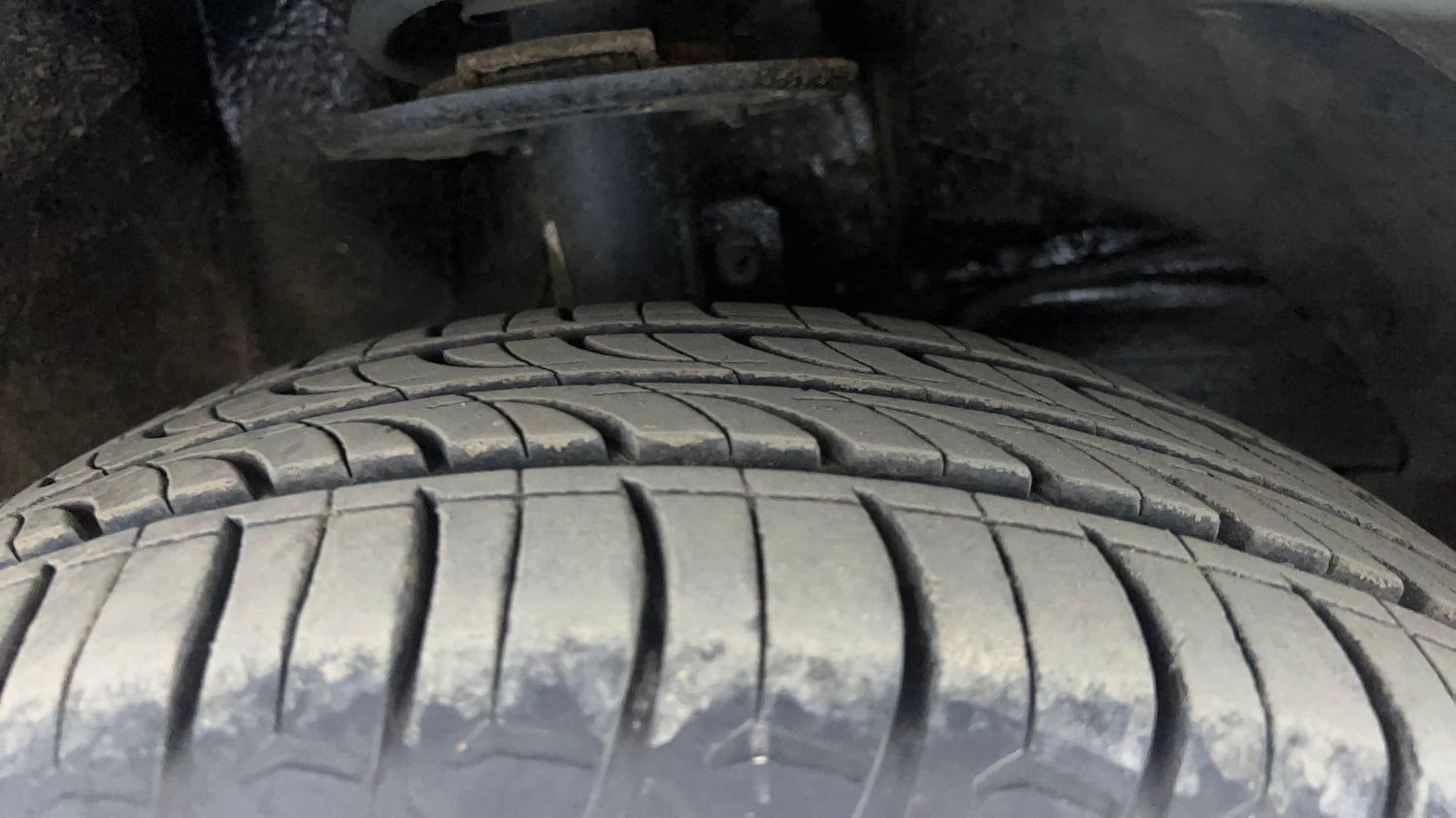 Used 2022 Maruti Suzuki XL6 Alpha AT Petrol Petrol Automatic tyres RIGHT FRONT TYRE TREAD VIEW