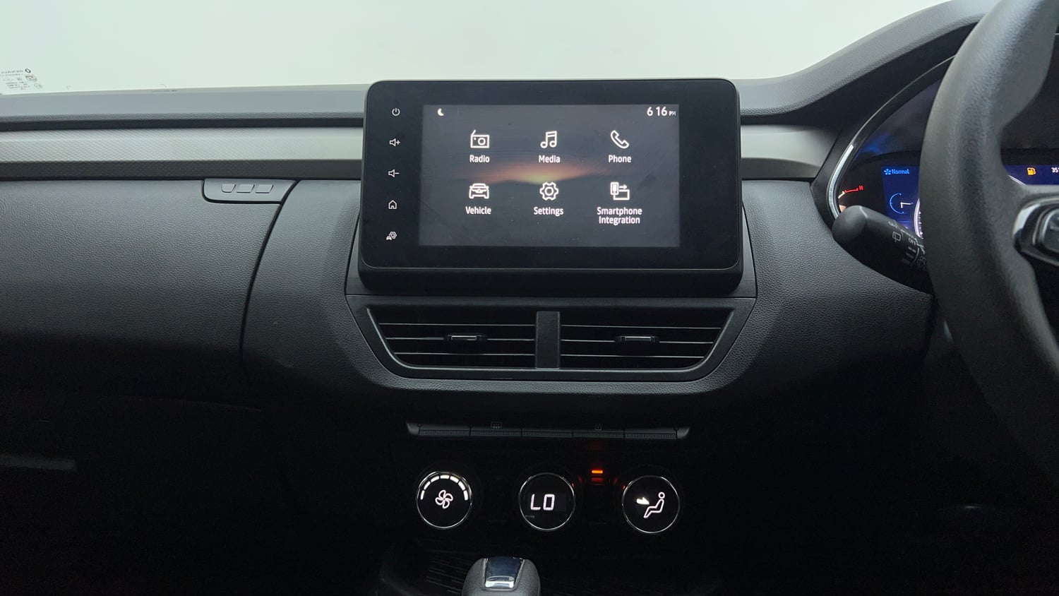 Used 2021 Renault Kiger RXZ Turbo CVT Petrol Automatic interior MUSIC SYSTEM & AC CONTROL VIEW
