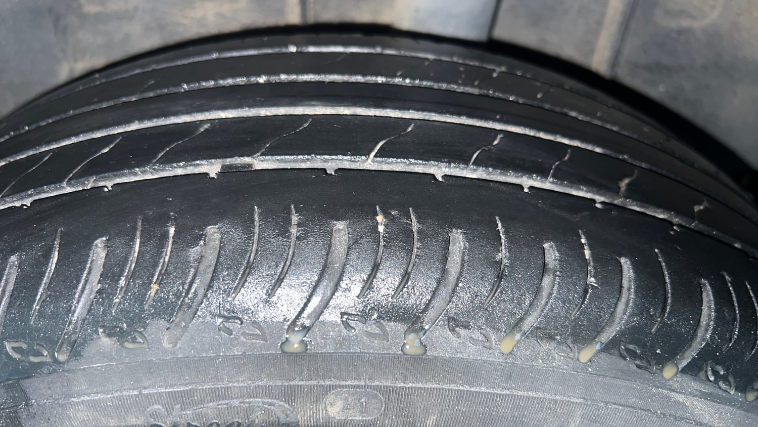 Used 2021 Nissan Magnite XV Turbo Petrol Manual tyres LEFT REAR TYRE TREAD VIEW
