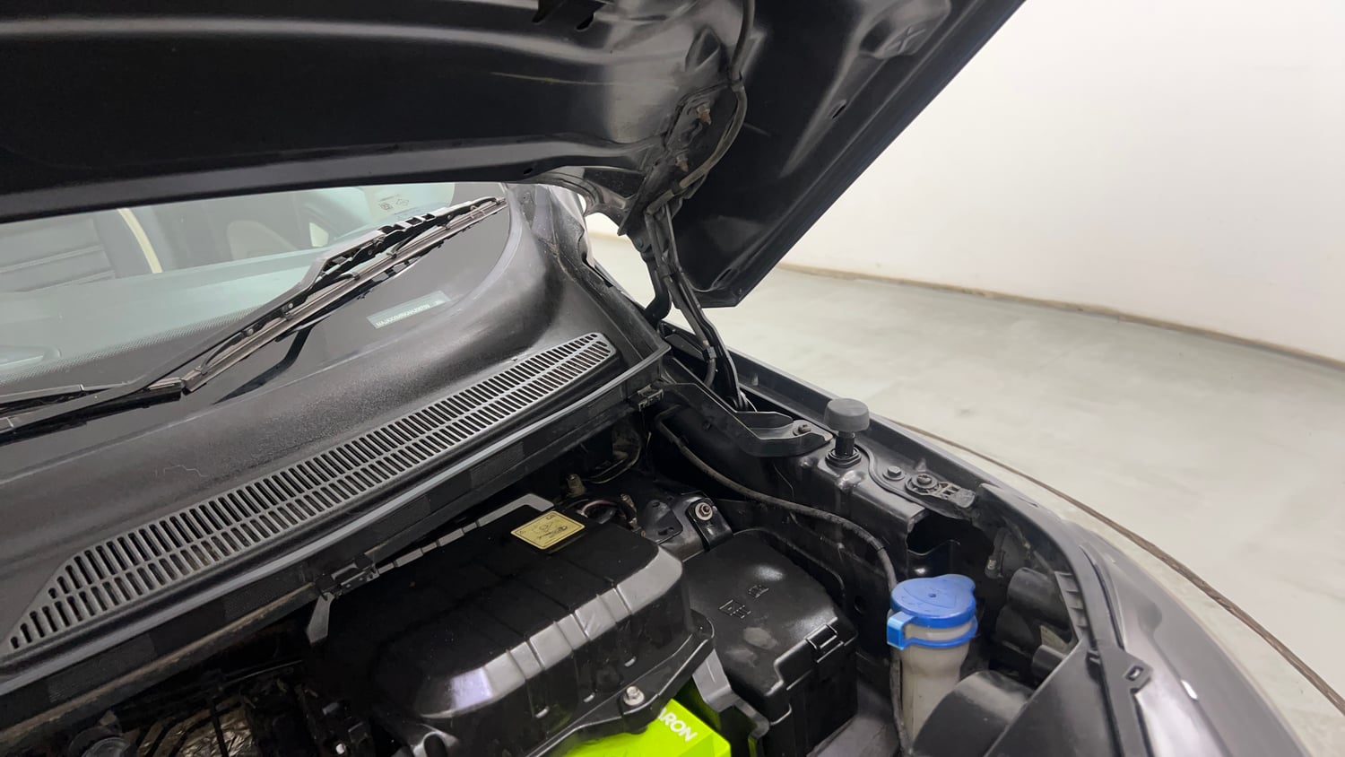 Used 2017 Ford EcoSport Trend 1.5L TDCi Diesel Manual engine ENGINE LEFT SIDE HINGE & APRON VIEW